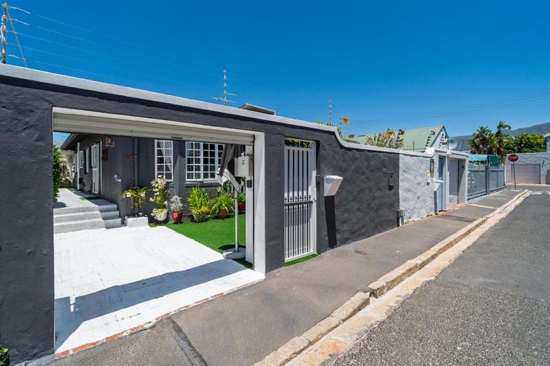 2 Bedroom Property for Sale in Harfield Village Western Cape